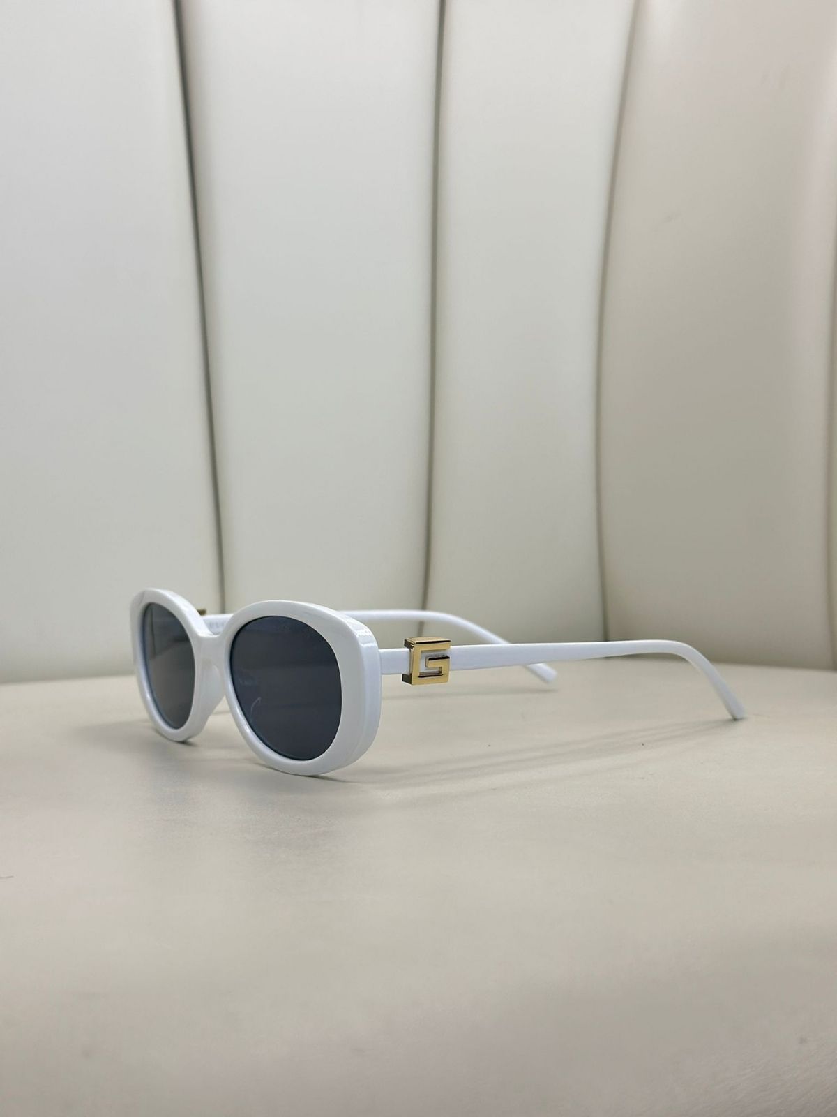 Gucci Oval Güneş Gözlüğü - Beyaz