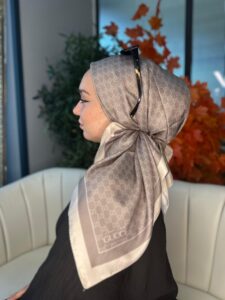 Gucci Desen Vual  İpek Eşarp-6204527-Sütlü kahve