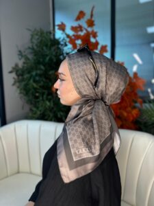 Gucci Desen Vual  İpek Eşarp-6204527-Acıkahve