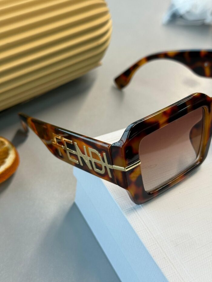 Fendi Fendigraphy Güneş Gözlüğü - Leopar - Görsel 2
