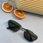 Miu Miu Cam Detaylı Güneş Gözlüğü - Yeşil