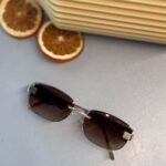 Mıu Mıu Kare Kesik Cam Detaylı Güneş Gözlüğü - Kahve