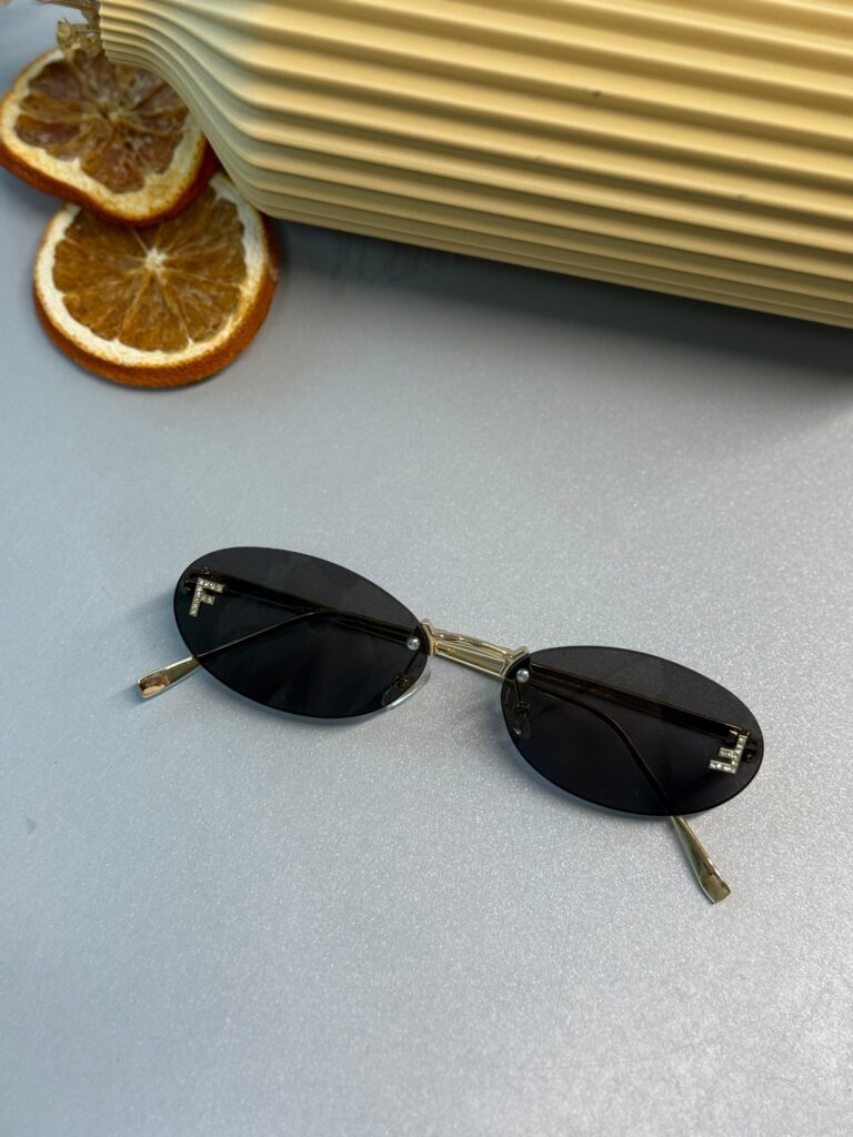 Fendi Kristal Oval Güneş Gözlüğü - Siyah Gradyan