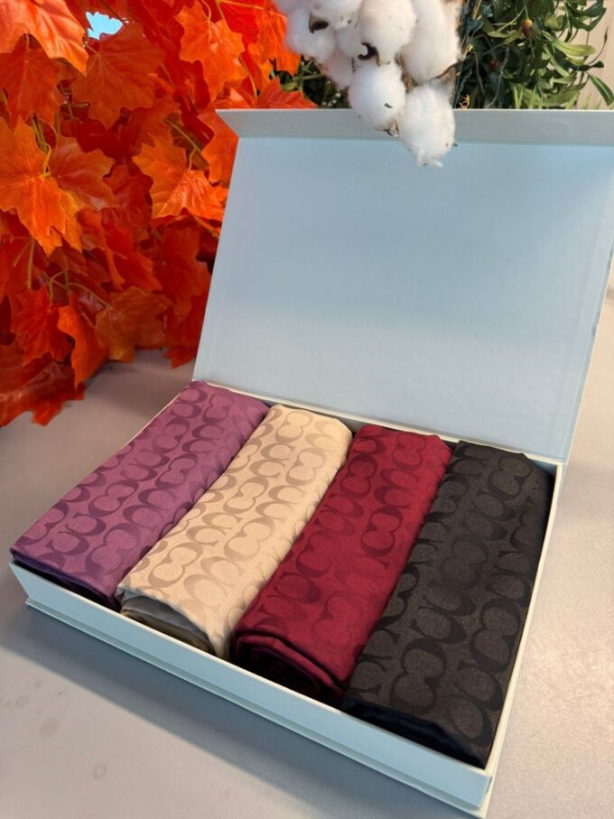 En Çok Satan 4'lü Coach Jakar İpek Şal - Avantajlı Set