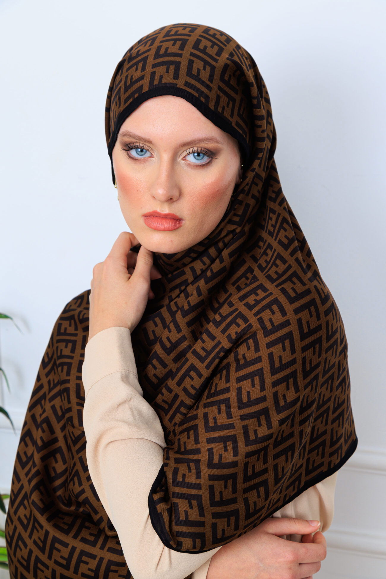 İTHAL A+ Fendi Yün İpek Çift Taraflı Marka Şal 87478 - Siyah Biyeli - Görsel 2