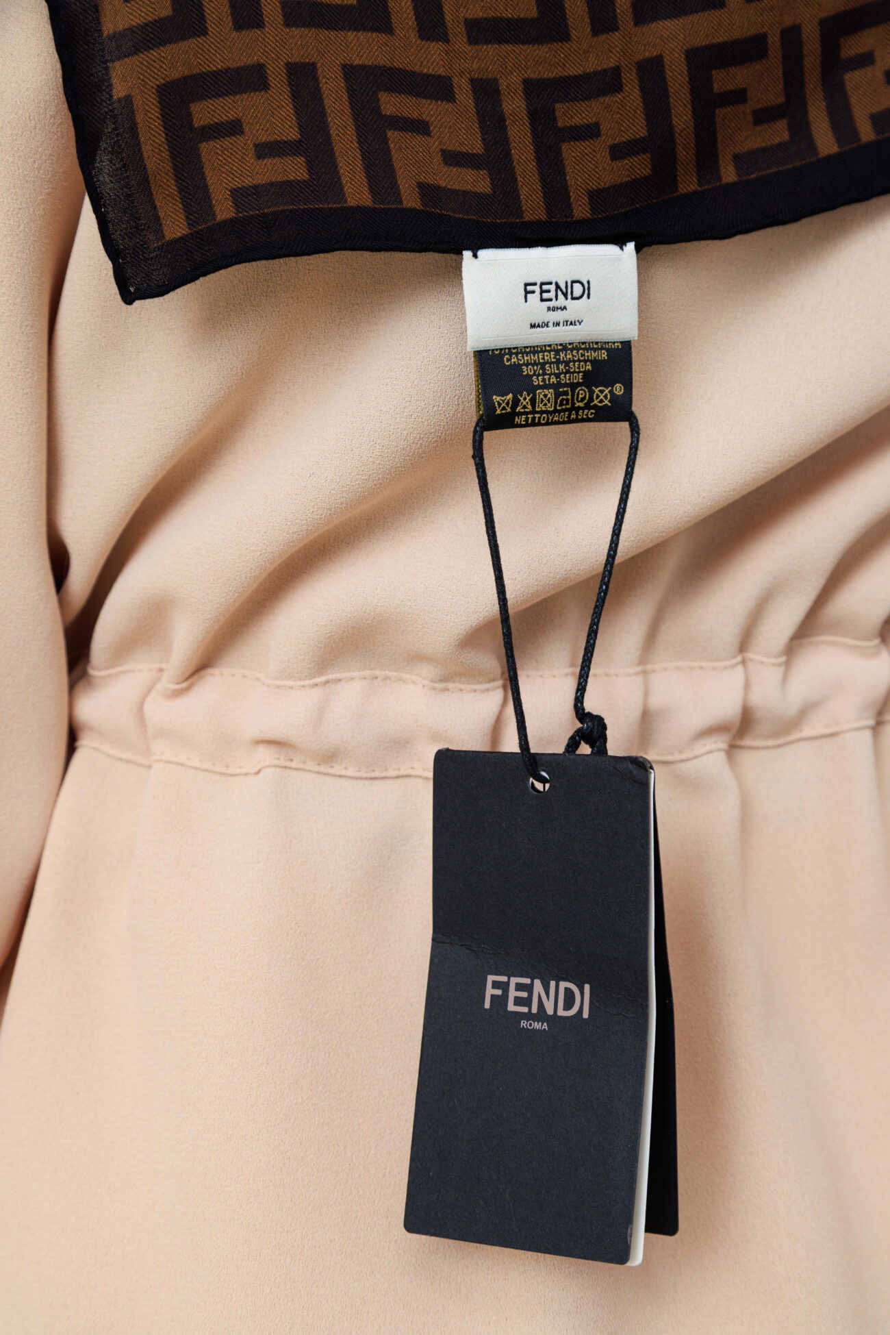 İTHAL A+ Fendi Yün İpek Çift Taraflı Marka Şal 87478 - Siyah Biyeli - Görsel 4