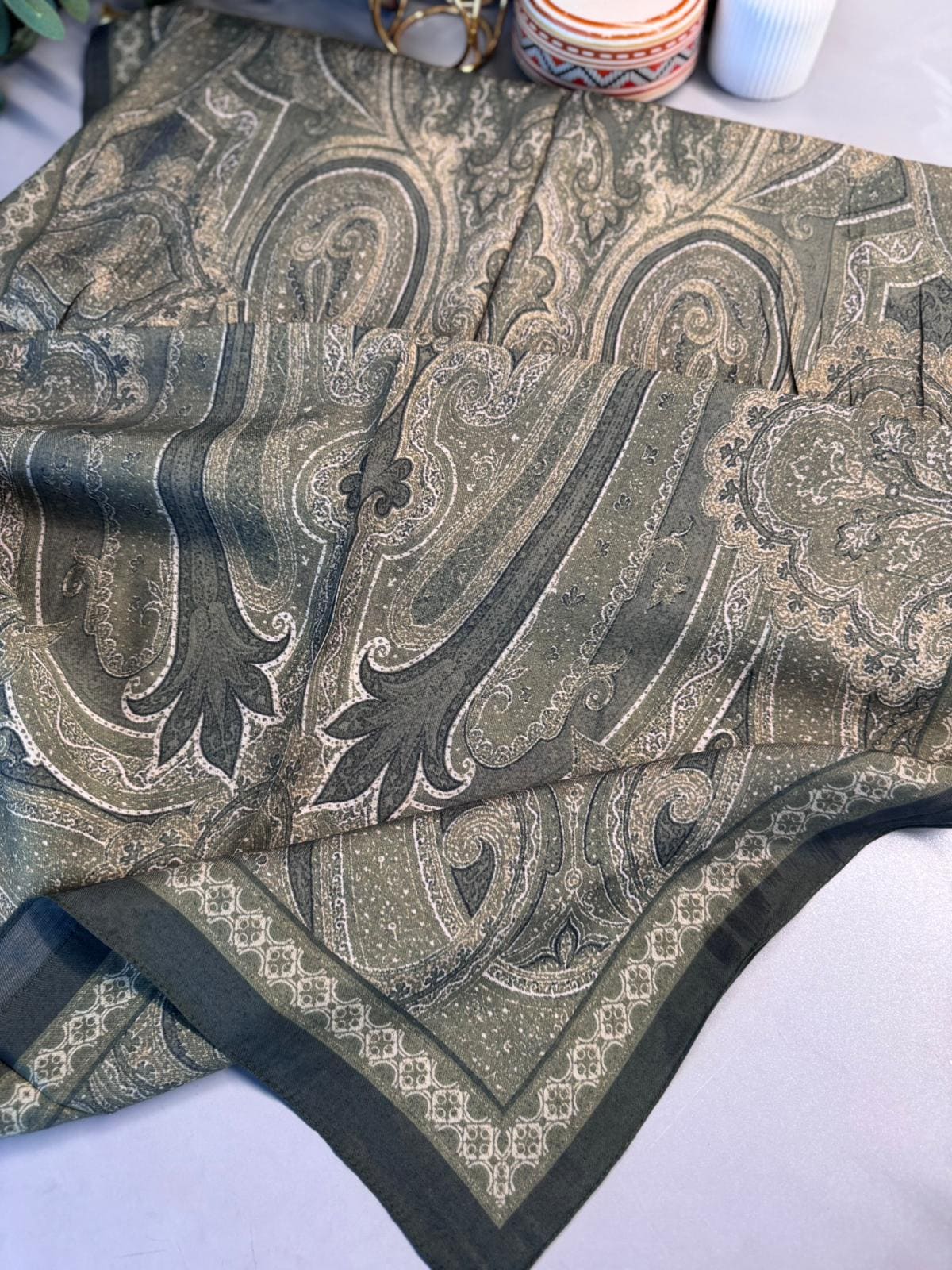 Rüya Tınısı Desen Şal  469-018 - V-3 - Yağ Yeşili - Görsel 2