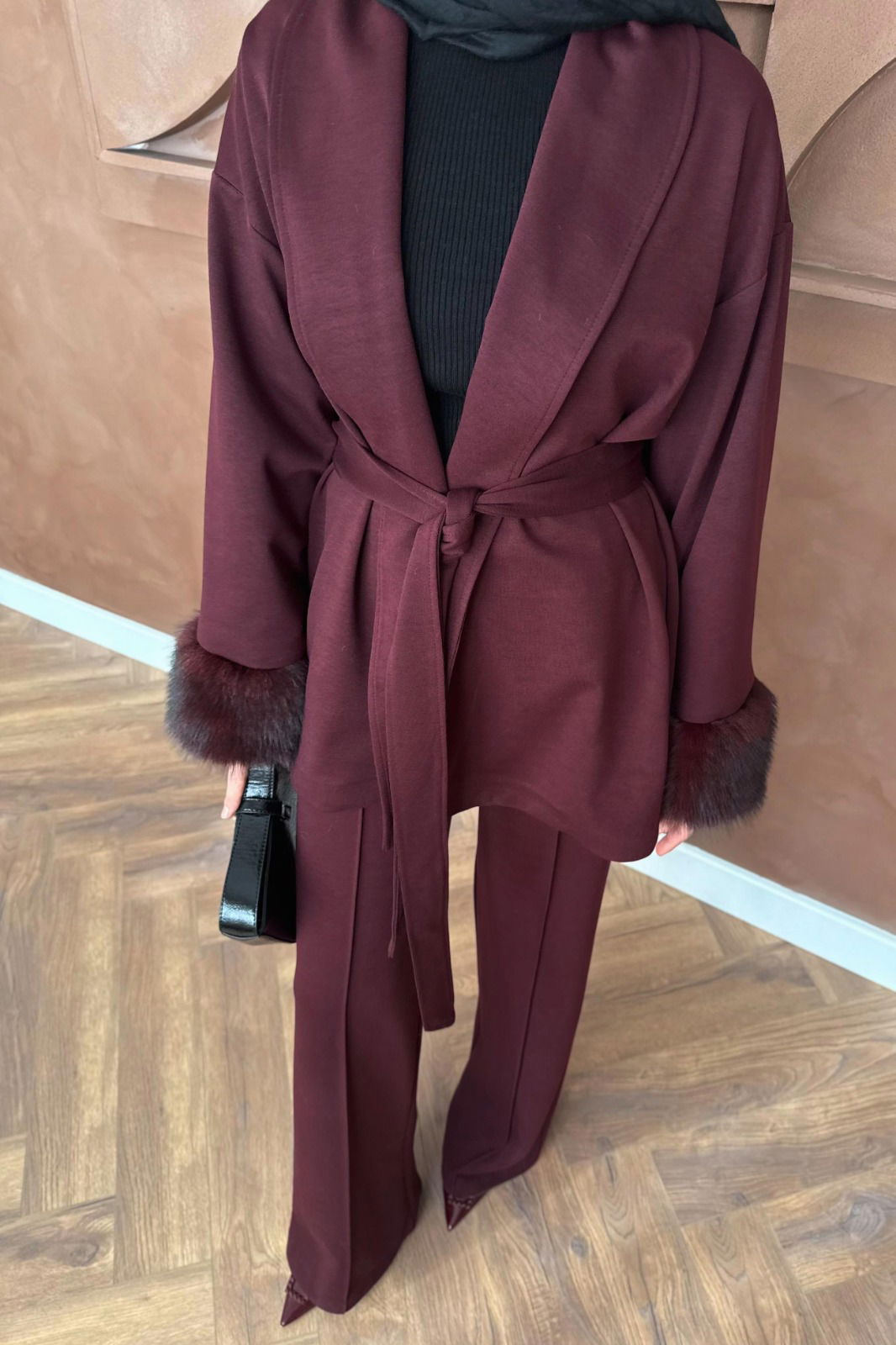 Kürk Kol Detaylı Pantolonlu Takım - Bordo - Görsel 3